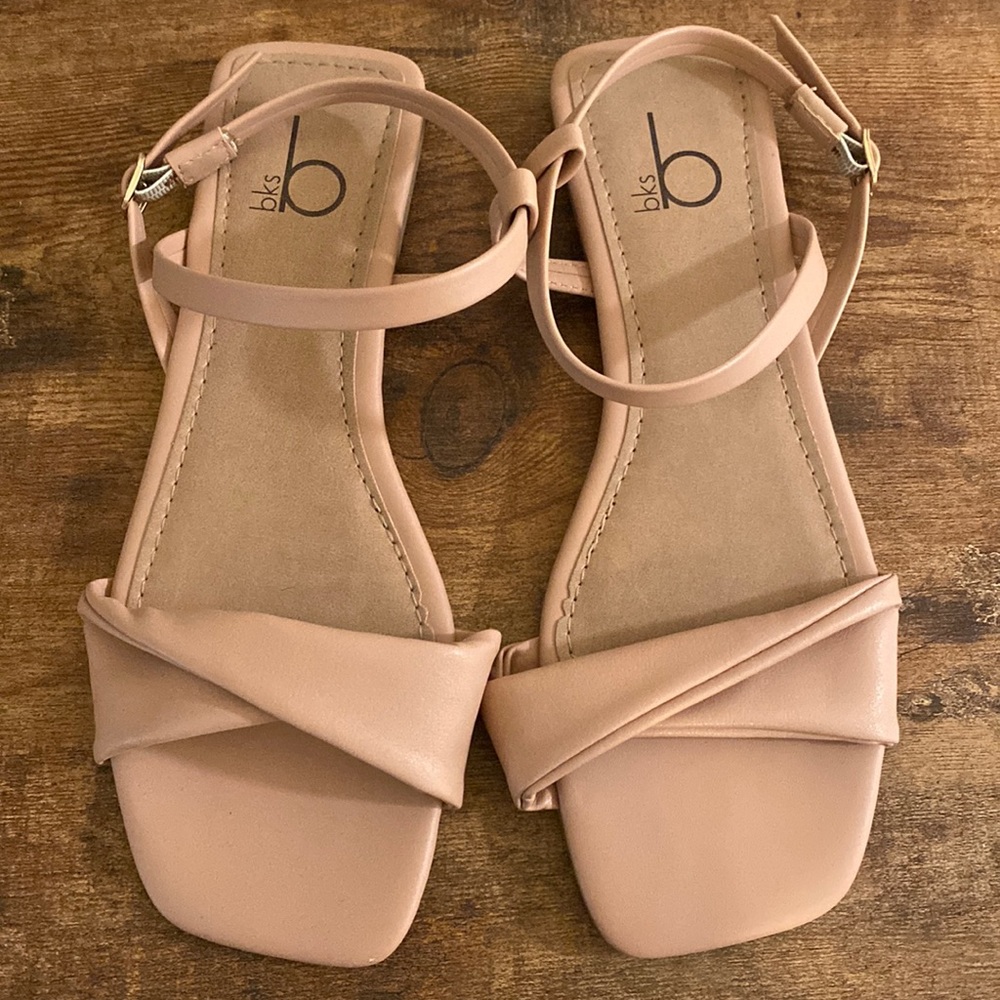 Nude Flats